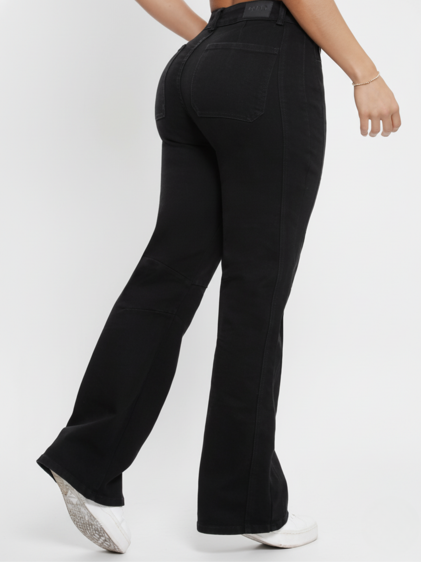 PANTALÓN NEGRO BOTA RECTA